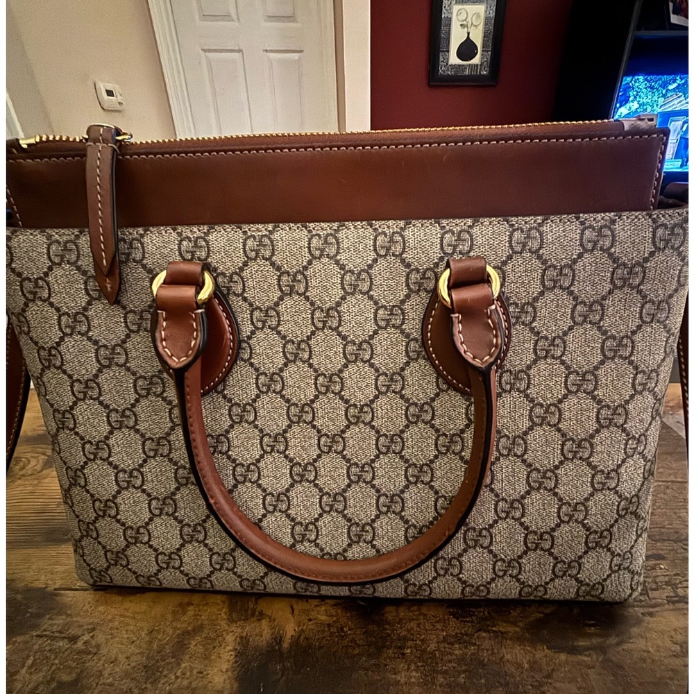 Gucci Tan and Brown Leather Interior.  Authentic. Comes with box and dust bag.